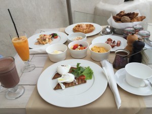 ギリシャハネムーン④〜サントリーニ島、フィラの街、海、ロバに乗る〜 ギリシャハネムーン④〜サントリーニ島、フィラの街、海、ロバに乗る〜