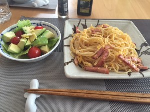 お昼にカルボナーラを作って妻と食べました。 お昼にカルボナーラを作って妻と食べました。