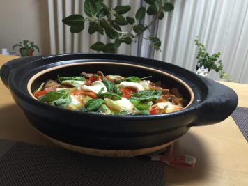 妻がマルゲリータ風トマト鍋を作ってくれました♪ 妻がマルゲリータ風トマト鍋を作ってくれました♪