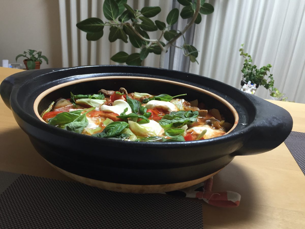 妻がマルゲリータ風トマト鍋を作ってくれました♪ 妻がマルゲリータ風トマト鍋を作ってくれました♪