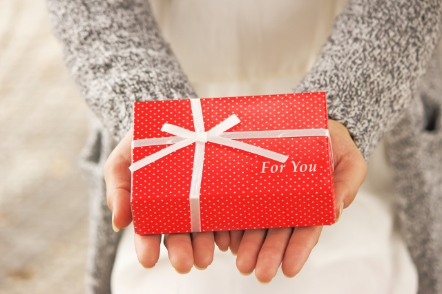 成婚(結婚)の為には、100人のプロフィール文を読むだけより、1人とのお見合いが大事 成婚(結婚)の為には、100人のプロフィール文を読むだけより、1人とのお見合いが大事