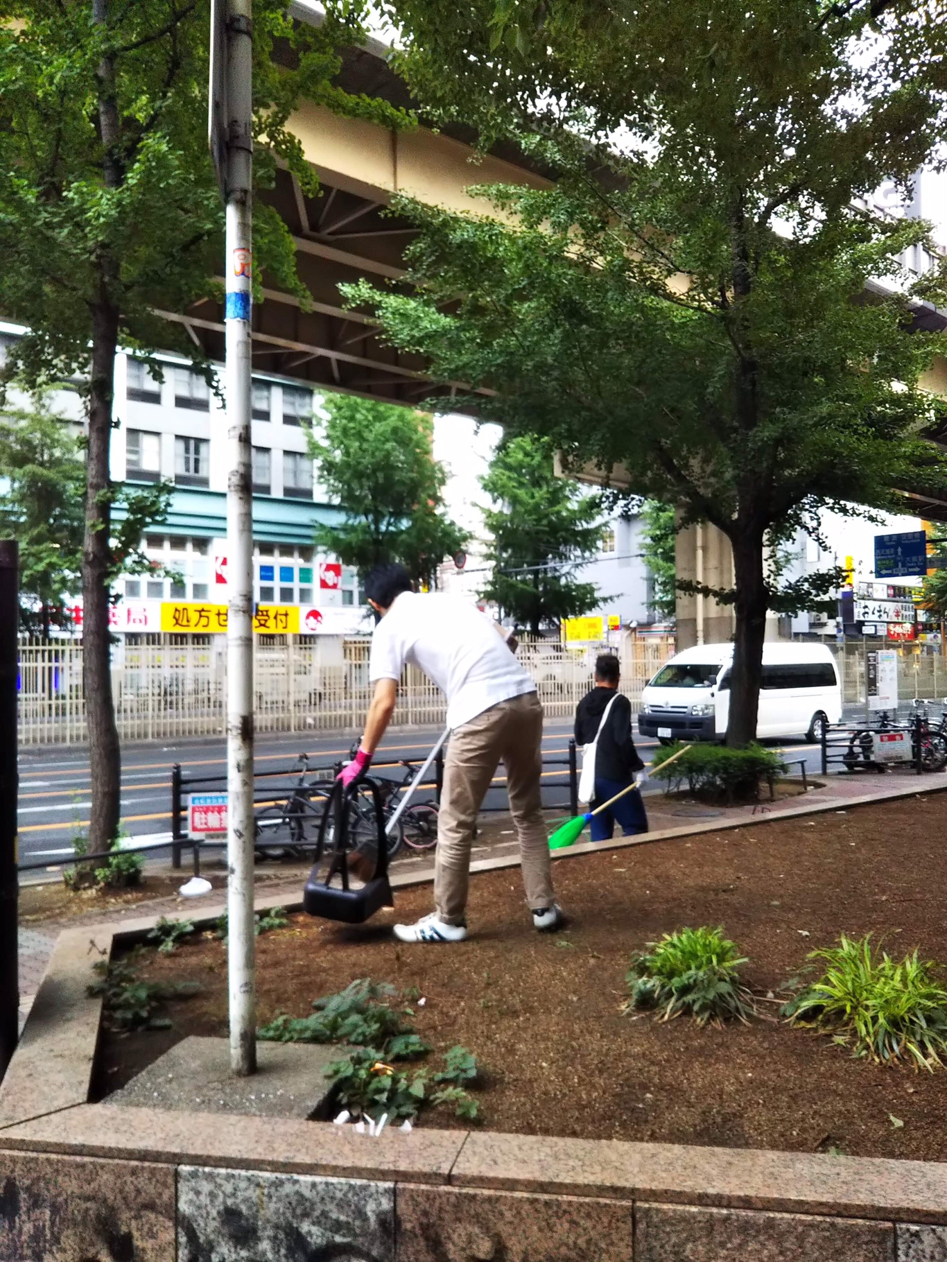 第233回 東通りを楽しく綺麗にする会に参加しました! 第233回 東通りを楽しく綺麗にする会に参加しました!