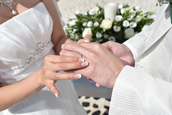 結婚相談所エミアス|結婚相談所エミアス|大阪梅田で婚活するなら成婚率80%、交際率98%の結婚相談所エミアスへ-HOME 結婚相談所エミアス-